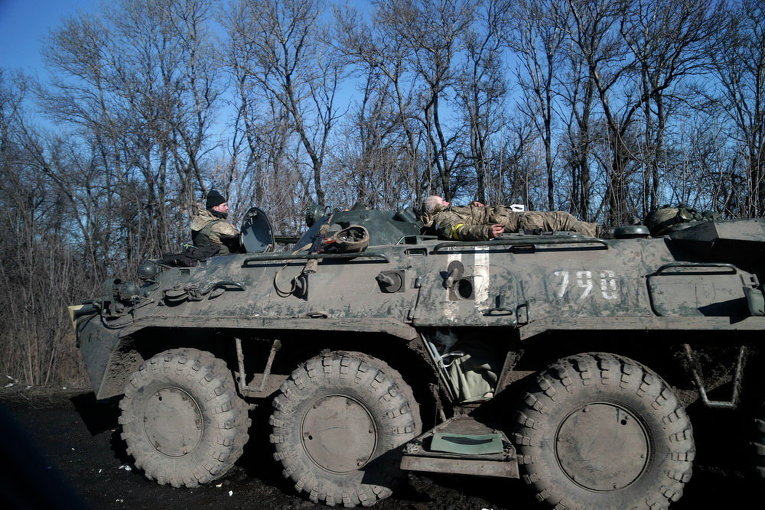 Украинские военные между Артемовском и Дебальцево