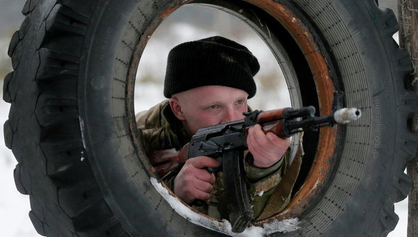 Недавно мобилизованные украинские солдаты на военных учениях на базе Десна близ Киева