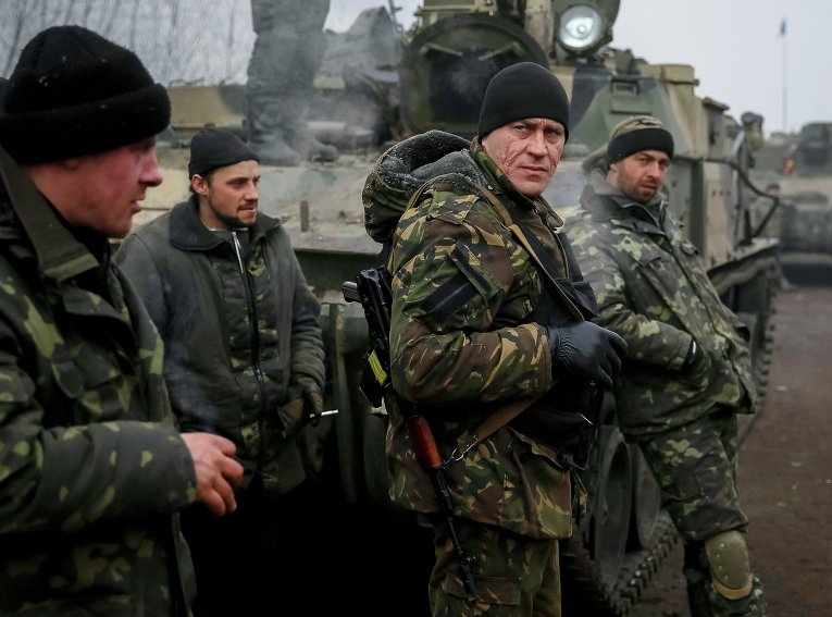 Украинские военные в районе Дебальцево