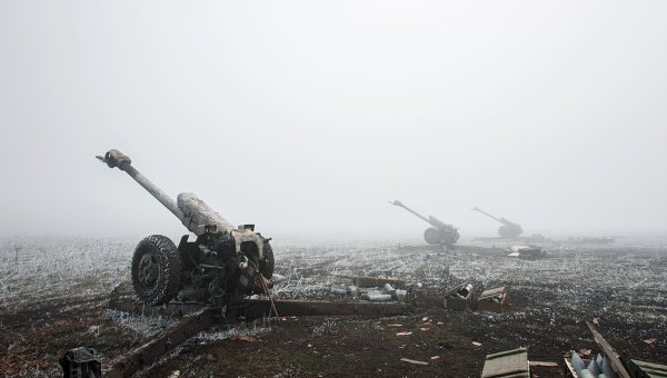 Артиллерийские орудия войск ДНР в окрестностях Дебальцево