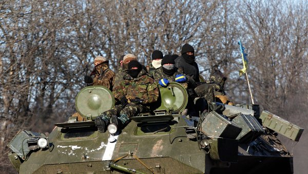 Украинские военные между Артемовском и Дебальцево, 17 февраля 2015 года