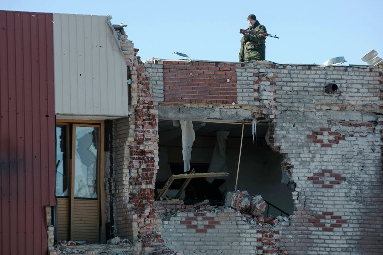 Ополченец ДНР в Никишино Донецкой области 17 февраля 2015 года