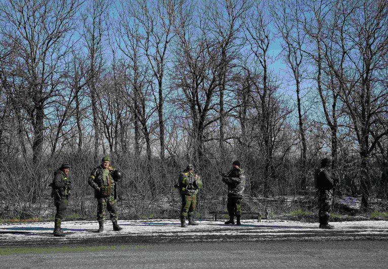 Украинские войска близ Артемовска в ходе вывода сил АТО из Дебальцево
