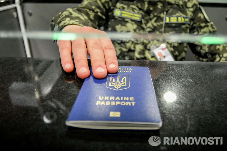 В Борисполе показали, как работает система проверки биометрических паспортов