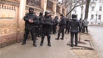 Беркут прикрывает отход подразделений МВД из центра Киева. Видео