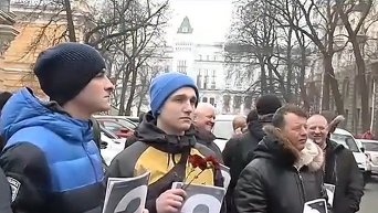 В Киеве проходит молчаливая акция. Видео