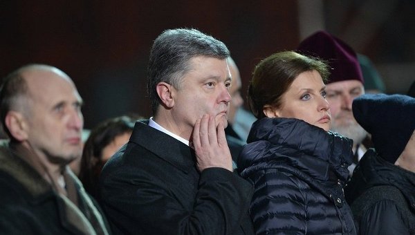 Петр Порошенко с женой почтили память героев Небесной сотни