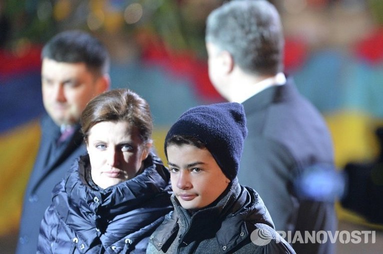 Марина Порошенко с сыном почтили память героев Небесной сотни