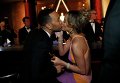 Джон Леджент целует свою супругу, за кулисами премии Оскар, 22 февраля 2015 года