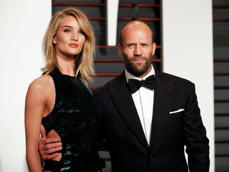 Джейсон Стейтем с супругой Рози Хантингтон-Уайтли на Vanity Fair в честь премии Оскар, 22 февраля 2015