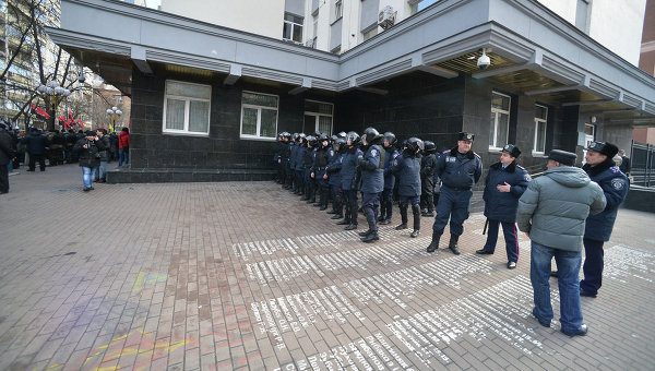 Милиция под зданием Генпрокуратуры. Архивное фото