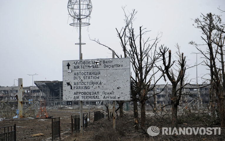 В разрушенном аэропорту Донецка