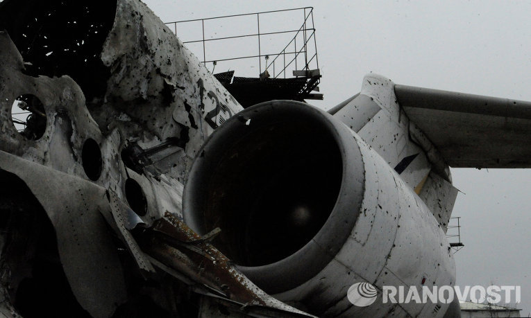 В разрушенном в аэропорту Донецка