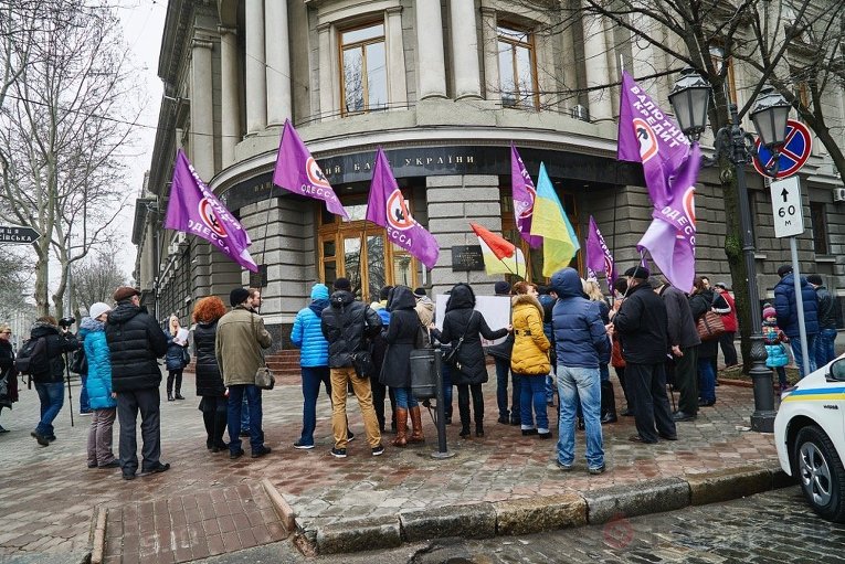 Акция протеста под зданием НБУ в Одесс