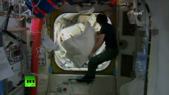 Выход астронавтов NASA в открытый космос. Видео