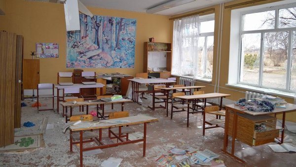 Обстрелянная школа в Троицком