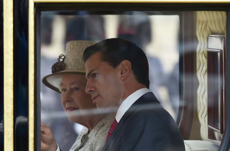 Королева Великобритании Елизавета II и президент Мексики Энрике Пенья Ньето