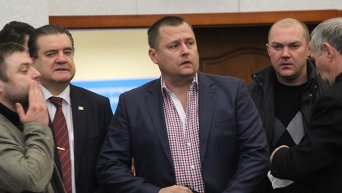 Депутат Борис Филатов (в центре) на сессии Днепропетровского горсовета