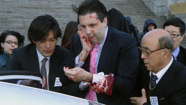 Нападение на американского посла Марка Липперта в Сеуле