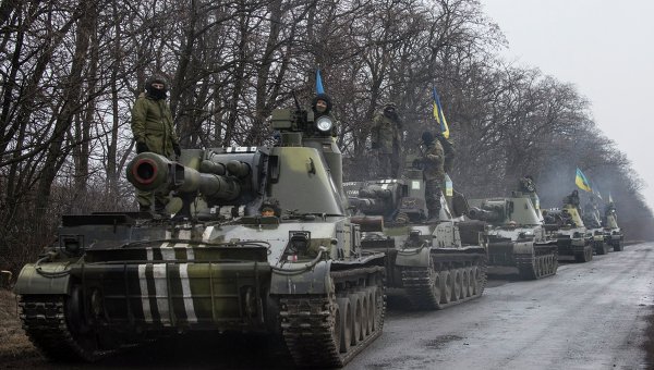 Колонна самоходных гаубиц ВСУ покидает окрестности Донецка