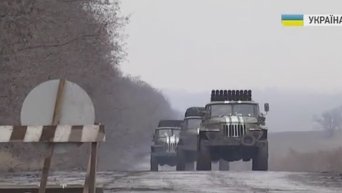 ВСУ отводят Грады от линии соприкосновения возле Мариуполя. Видео
