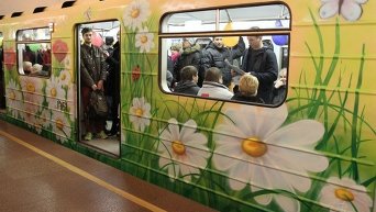 Презентация Вагона цветов накануне Международного женского дня в Киевском метрополитене