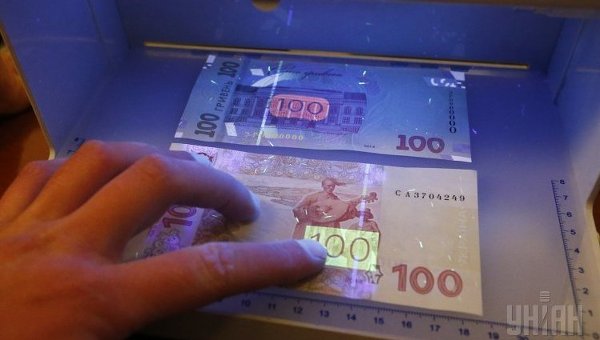 В Украине появились меченые доллары, которые нигде не принимают: фото купюр