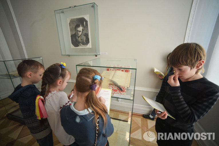 Патриотическая акция для детей-переселенцев в музее Шевченко в Киеве
