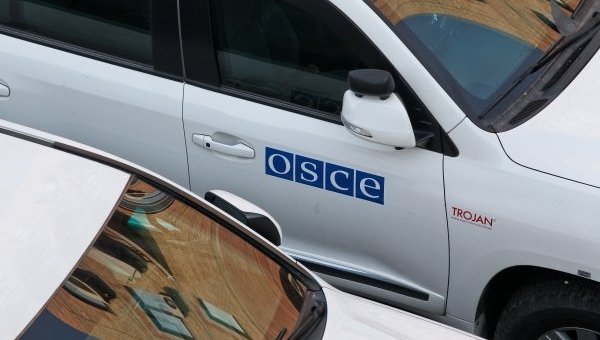 Автомобили миссии ОБСЕ в Украине