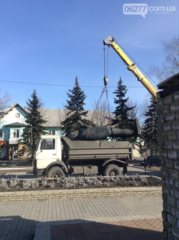 Снос памятника Ленину в Доброполье