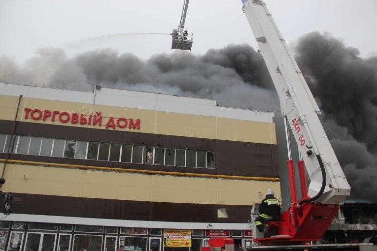Пожар в торговом центре Адмирал в Казани, Россия
