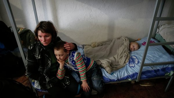 Беженцы в волонтерском центре Славянска