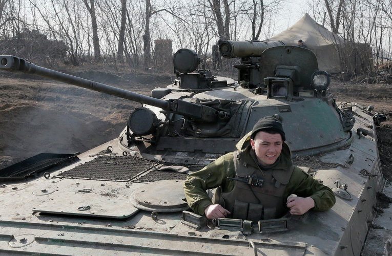 Украинские военные близ Курахово