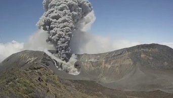 После 20 летнего сна в Коста-Рике проснулся вулкан. Видео