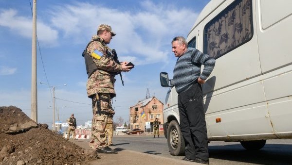 Милиция и Нацгвардия несут службу на блок-посту в Донецкой области