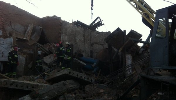 Разбор завалов на агрофирме в Хмельницкой области после взрыва