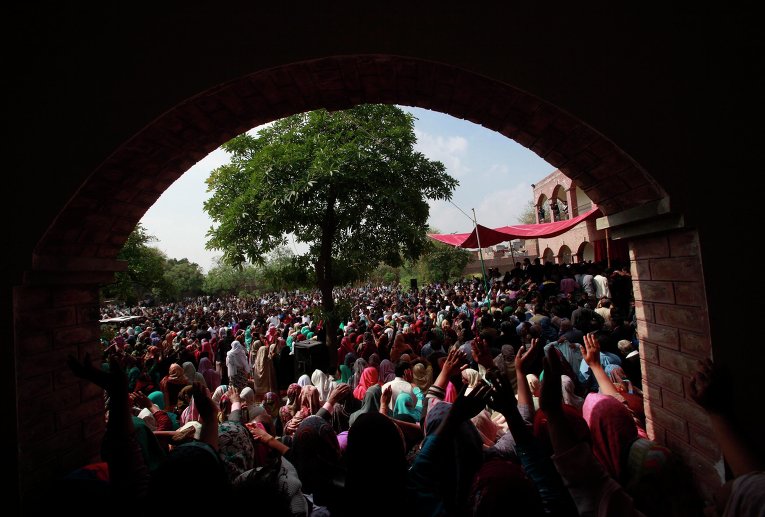 Христиане собираются на похороны жертв терактов в пакистанском Лахоре