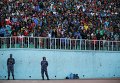Непальские фанаты следят за футбольным поединком отборочного матча ЧМ - 2018