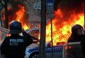 Немецкий полицейский автомобиль подожги протестующие против открытия штаб-квартиры ЕЦБ во Франкфурте
