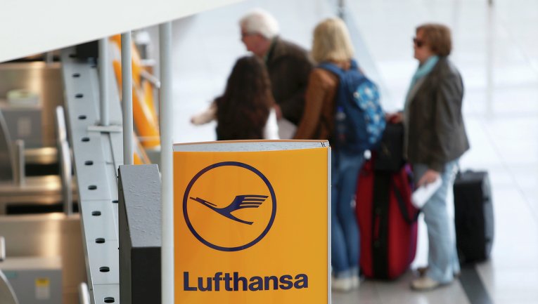 Пассарижы в Мюнхенском аэропорту, где бастуют пилоты авиакомпании Lufthansa