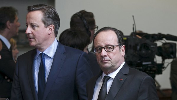 Премьер-министр Великобритании Дэвид Кэмерон (слева) и президент Франции Франсуа Олланд