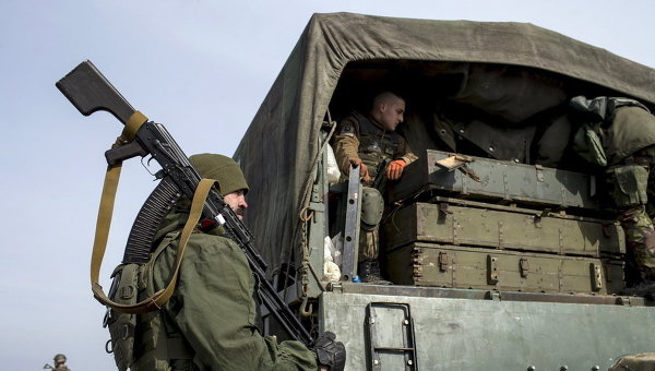 Военнослужащие на территории Донбасса. Архивное фото