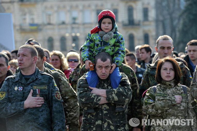 В Киеве проводили в зону АТО бойцов батальона им. генерала Кульчицкого