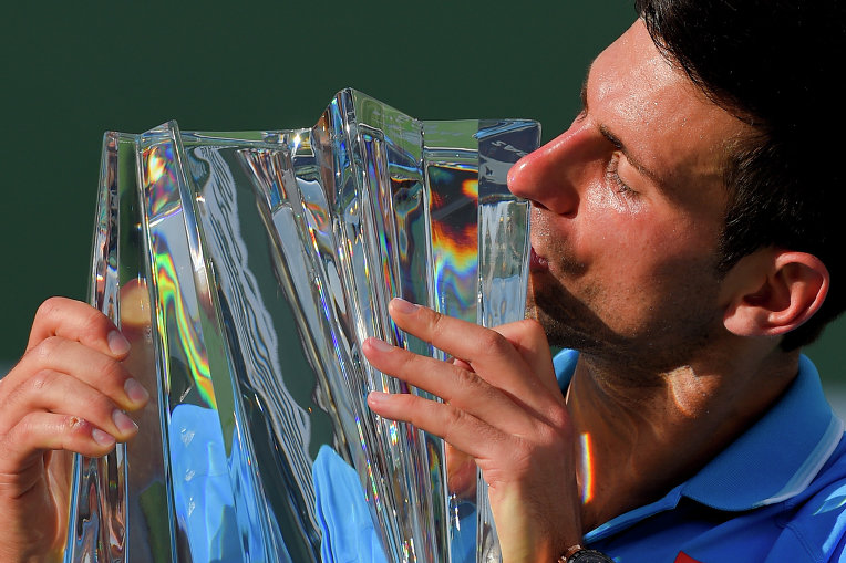 Сербский теннисист Новак Джокович обыграл Роджера Федерера  финальном матче на теннисного турнирае BNP Paribas Open, в Индиан-Уэллсе, Калифорния, США