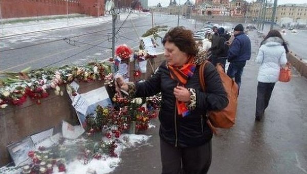 Вандалы разрушили мемориал на месте убийства Немцова