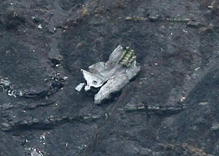 Обломок упавшего самолета Airbus A320