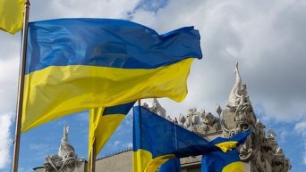 Флаг Украины на фоне Дома с химерами