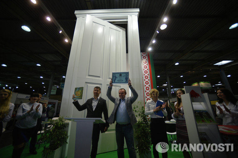 Регистрация национального рекорда Украины – Самая большая дверь Украины ТМ Двери Белоруссии