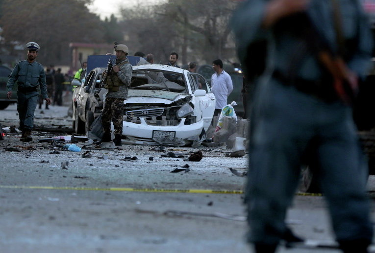 Силы безопасности Афганистана на месте теракта в Кабуле