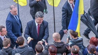 Петр Порошенко в ходе визита в Днепропетровск